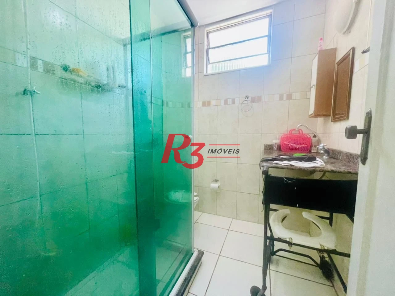 Apartamento com 2 dormitórios à venda, 74 m² por R$ 350.000,00 - Encruzilhada - Santos/SP