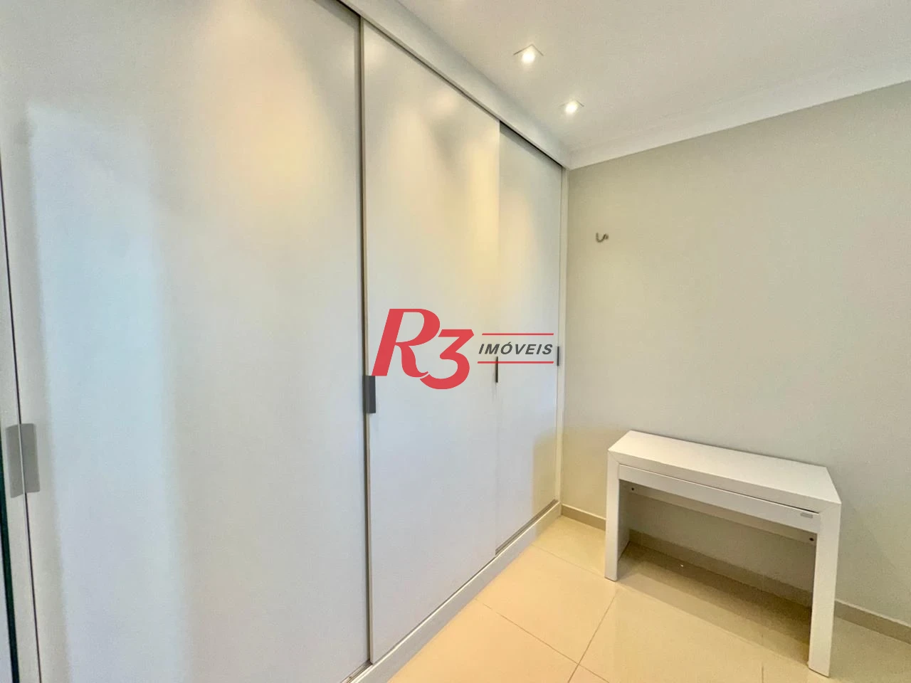 Apartamento com 2 dormitórios para alugar, 74 m² por R$ 7.000,00/mês - Gonzaga - Santos/SP