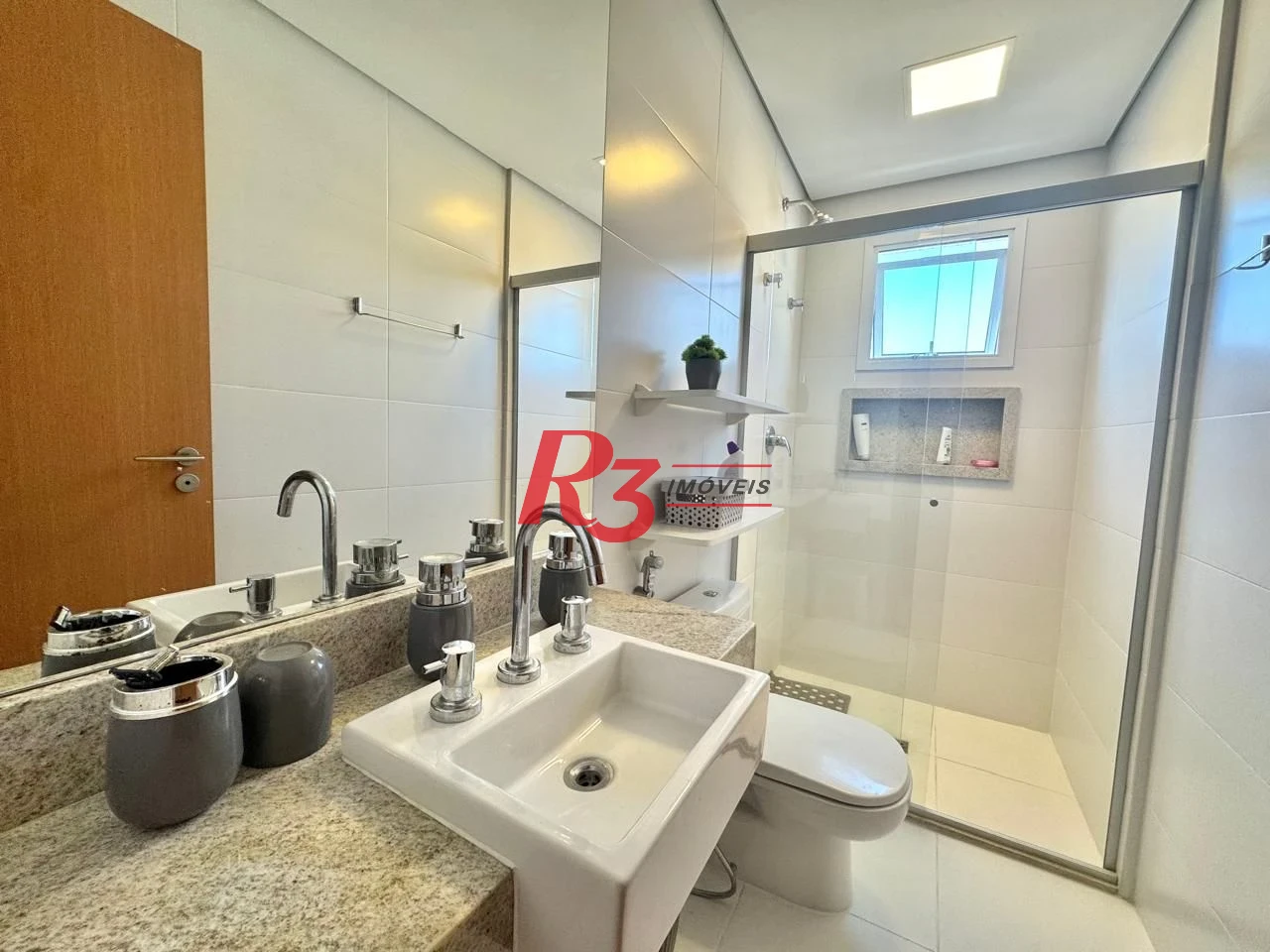 Apartamento com 2 dormitórios para alugar, 74 m² por R$ 7.000,00/mês - Gonzaga - Santos/SP