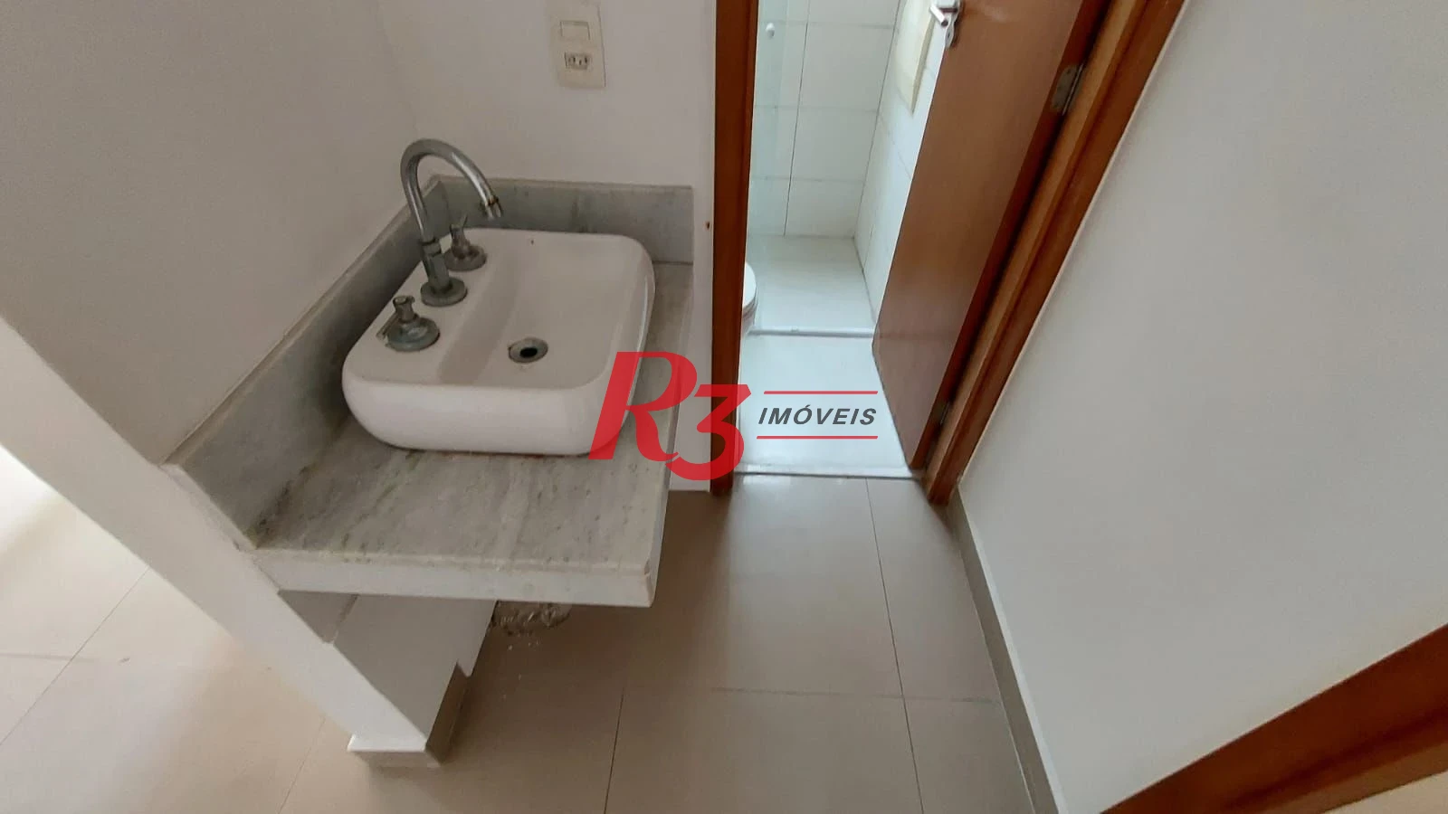Apartamento com 2 dormitórios à venda, 52 m² por R$ 380.000,00 - José Menino - Santos/SP