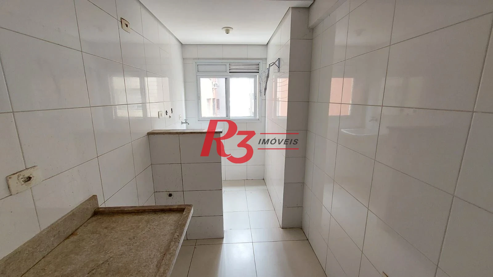 Apartamento com 2 dormitórios à venda, 52 m² por R$ 380.000,00 - José Menino - Santos/SP