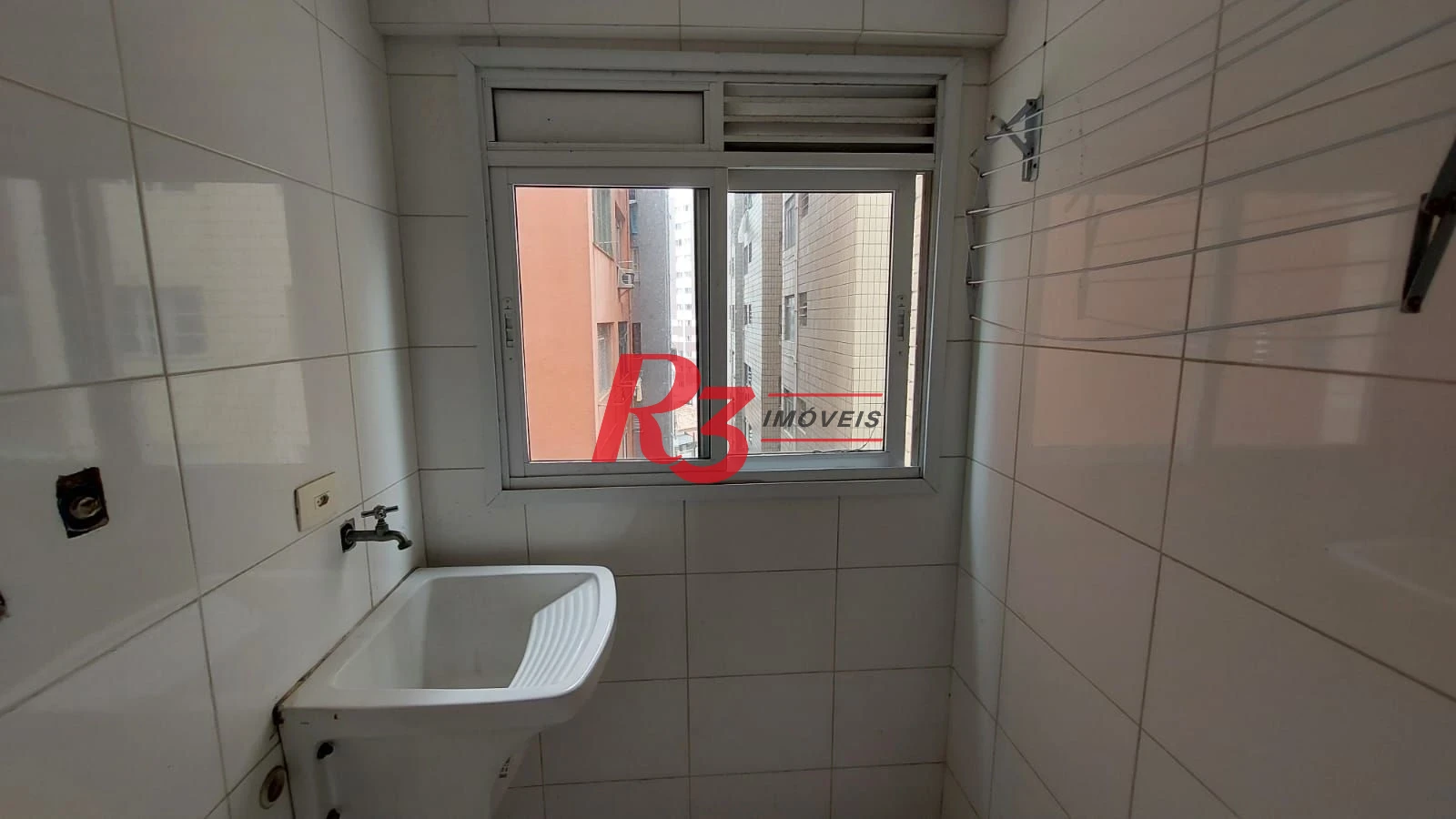 Apartamento com 2 dormitórios à venda, 52 m² por R$ 380.000,00 - José Menino - Santos/SP