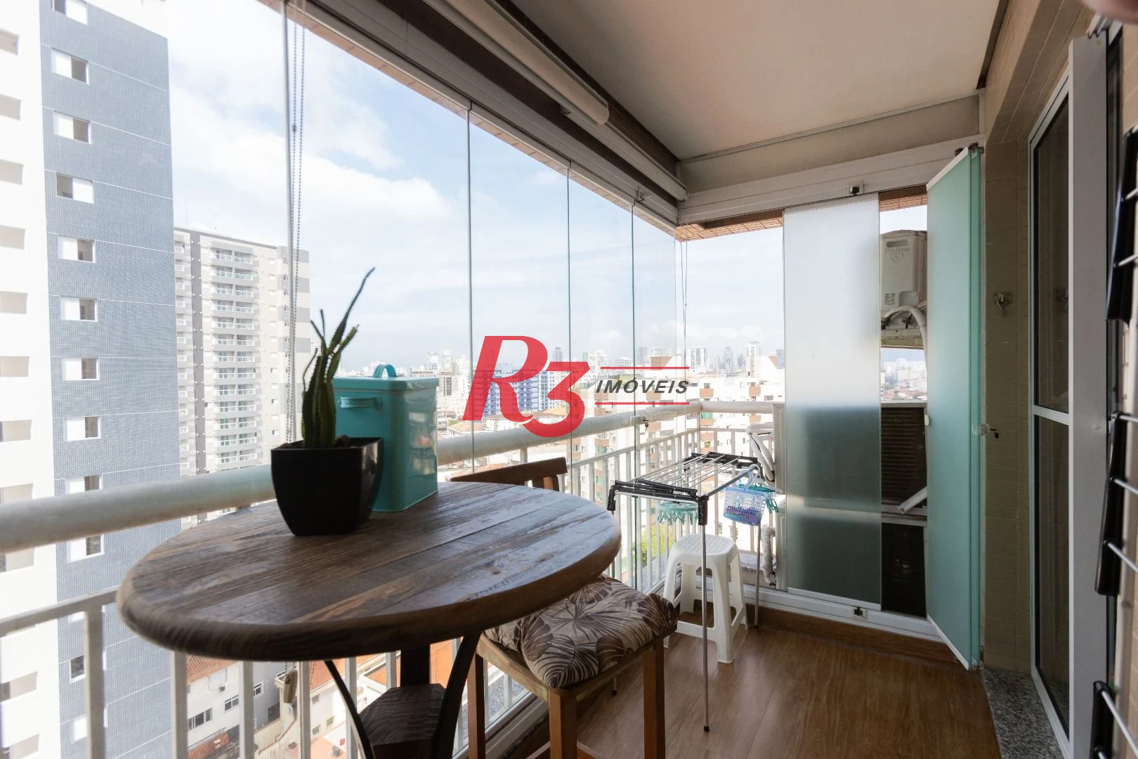 Apartamento com 2 dormitórios à venda, 64 m² por R$ 640.000,00 - Estuário - Santos/SP