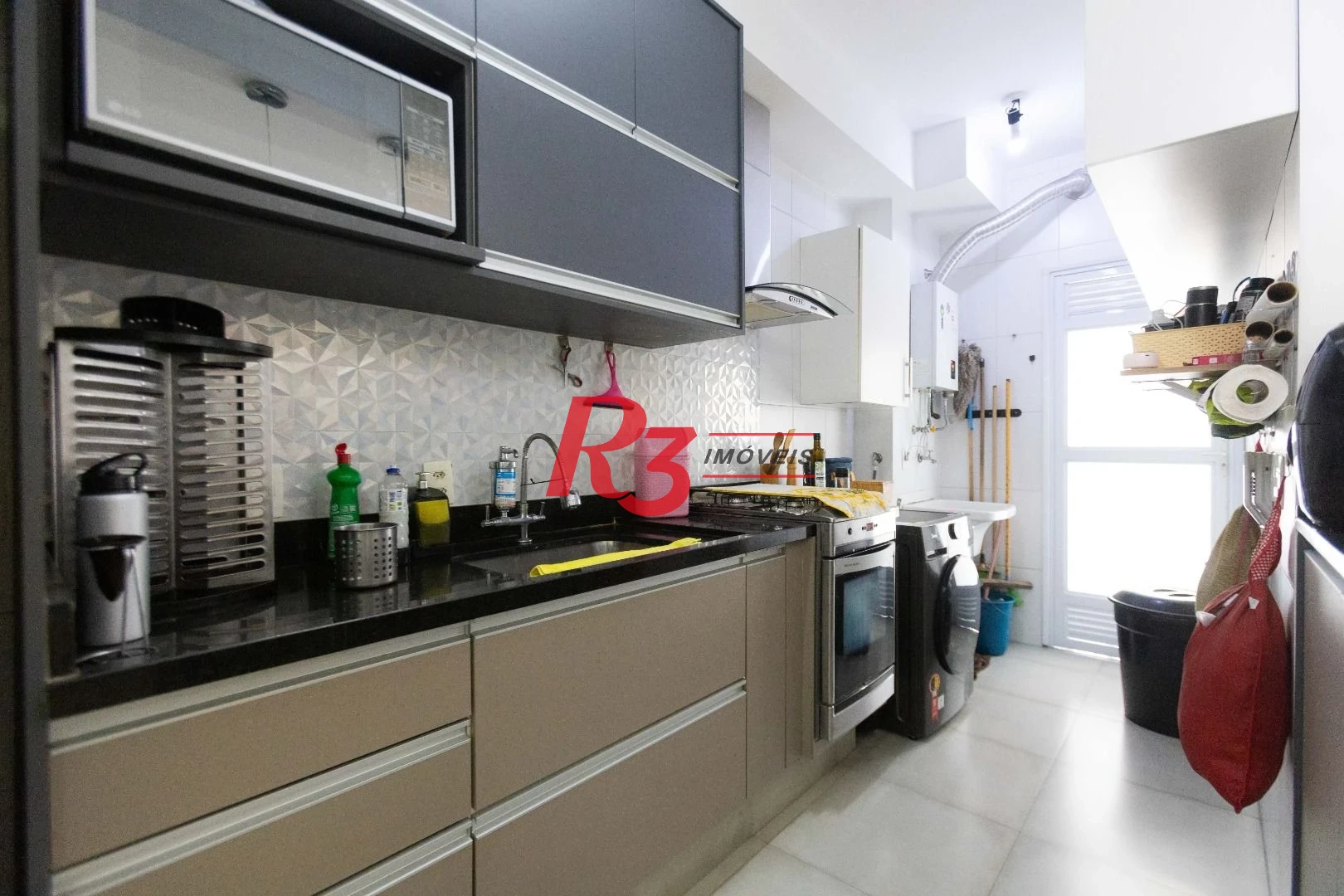 Apartamento com 2 dormitórios à venda, 64 m² por R$ 640.000,00 - Estuário - Santos/SP