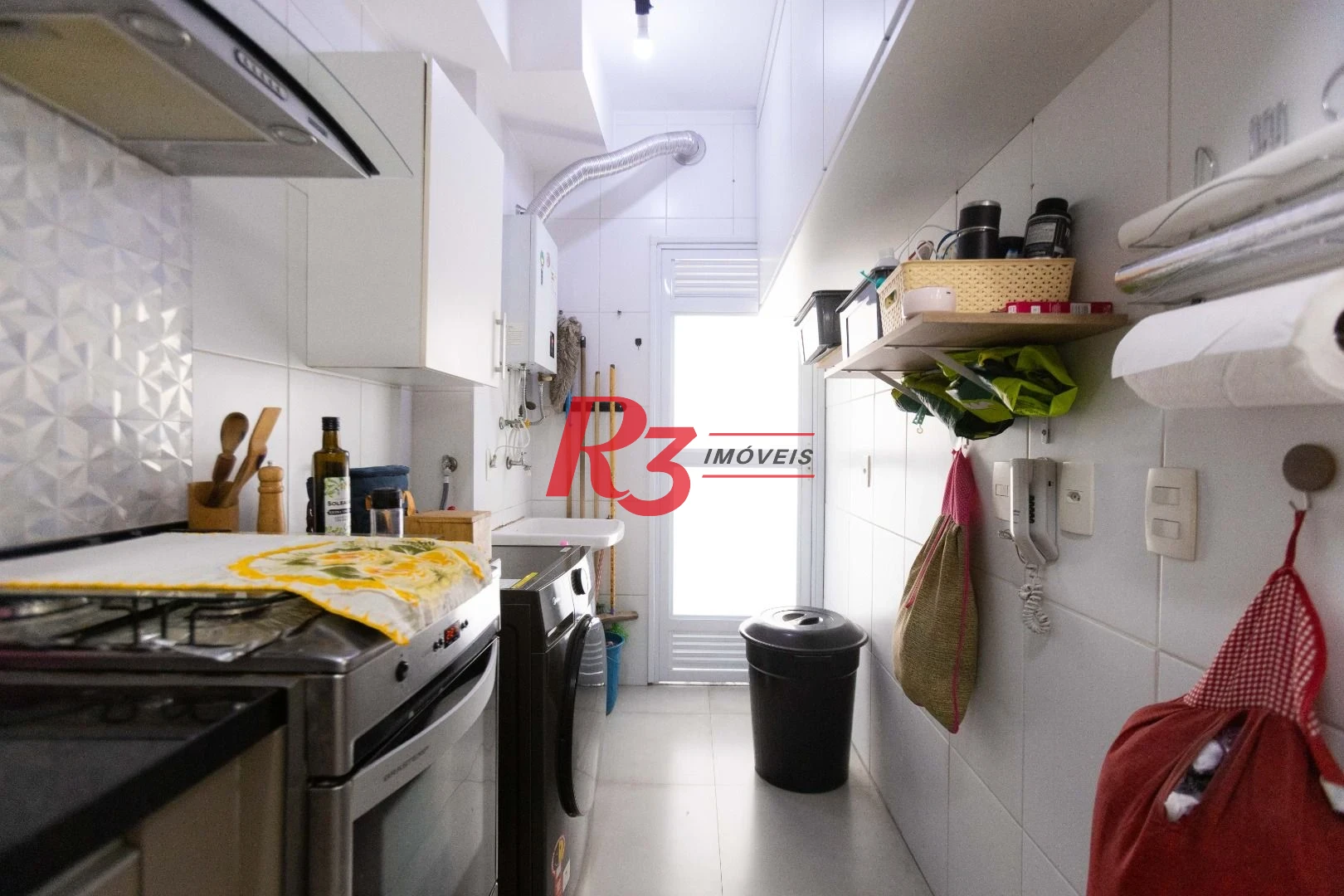 Apartamento com 2 dormitórios à venda, 64 m² por R$ 640.000,00 - Estuário - Santos/SP