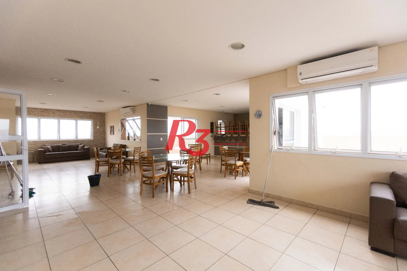 Apartamento com 2 dormitórios à venda, 64 m² por R$ 640.000,00 - Estuário - Santos/SP