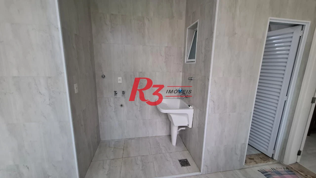 Sobrado com 3 dormitórios à venda, 170 m² por R$ 1.500.000,00 - Embaré - Santos/SP