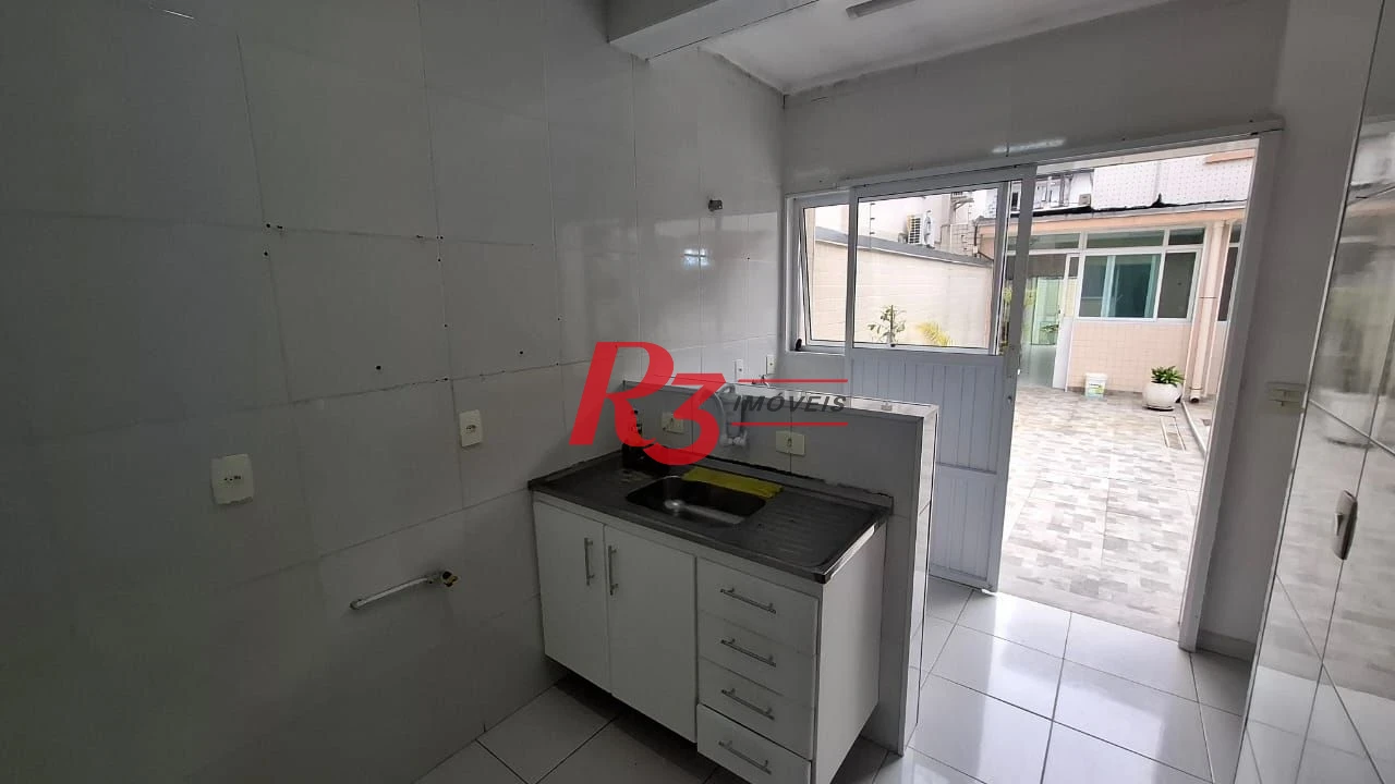 Sobrado com 3 dormitórios à venda, 170 m² por R$ 1.500.000,00 - Embaré - Santos/SP