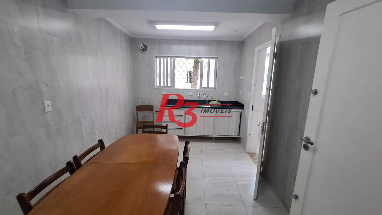 Sobrado com 3 dormitórios à venda, 170 m² por R$ 1.500.000,00 - Embaré - Santos/SP