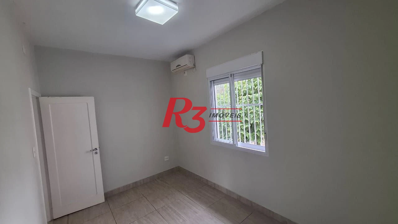 Sobrado com 3 dormitórios à venda, 170 m² por R$ 1.500.000,00 - Embaré - Santos/SP