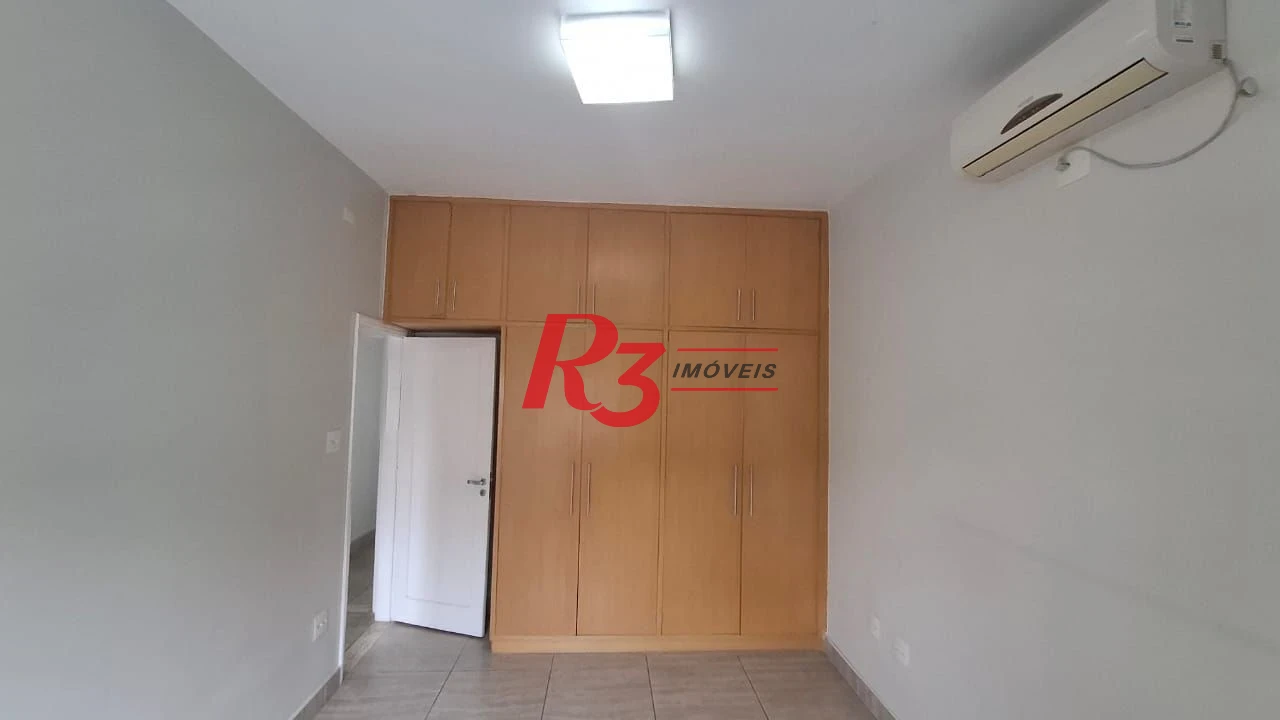 Sobrado com 3 dormitórios à venda, 170 m² por R$ 1.500.000,00 - Embaré - Santos/SP