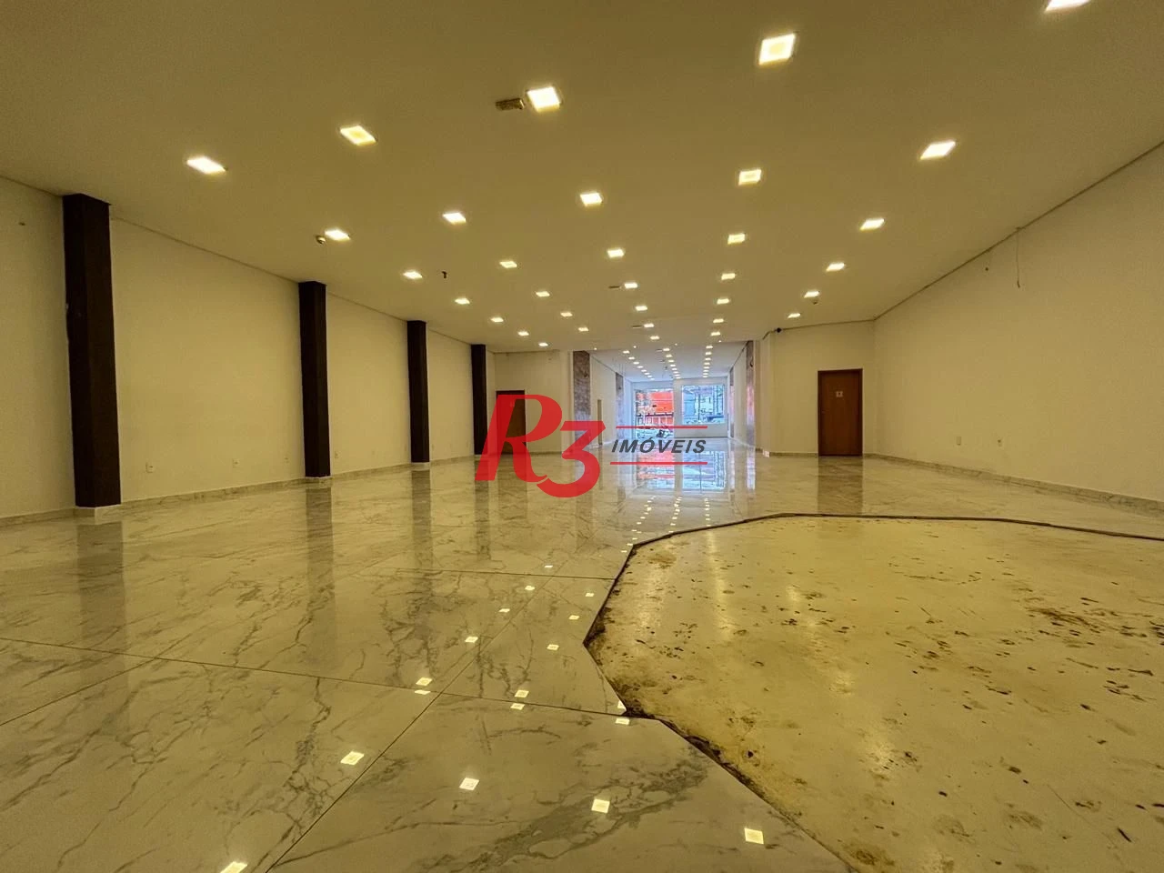 Loja para alugar, 412 m² por R$ 29.834,51/mês - Encruzilhada - Santos/SP