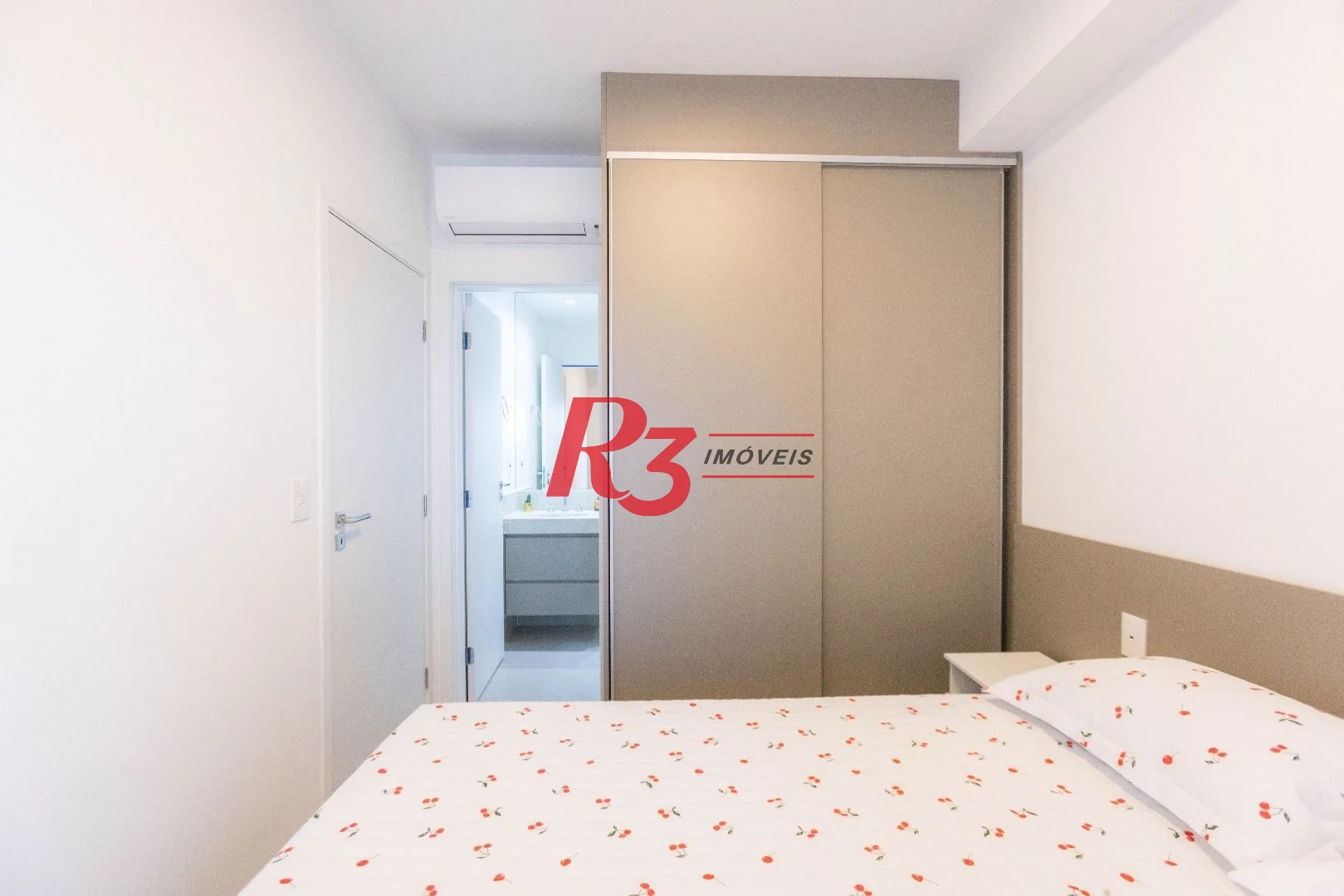 Apartamento com 1 suíte para alugar, 54 m² por R$ 6.100/mês - Boqueirão - Santos/SP