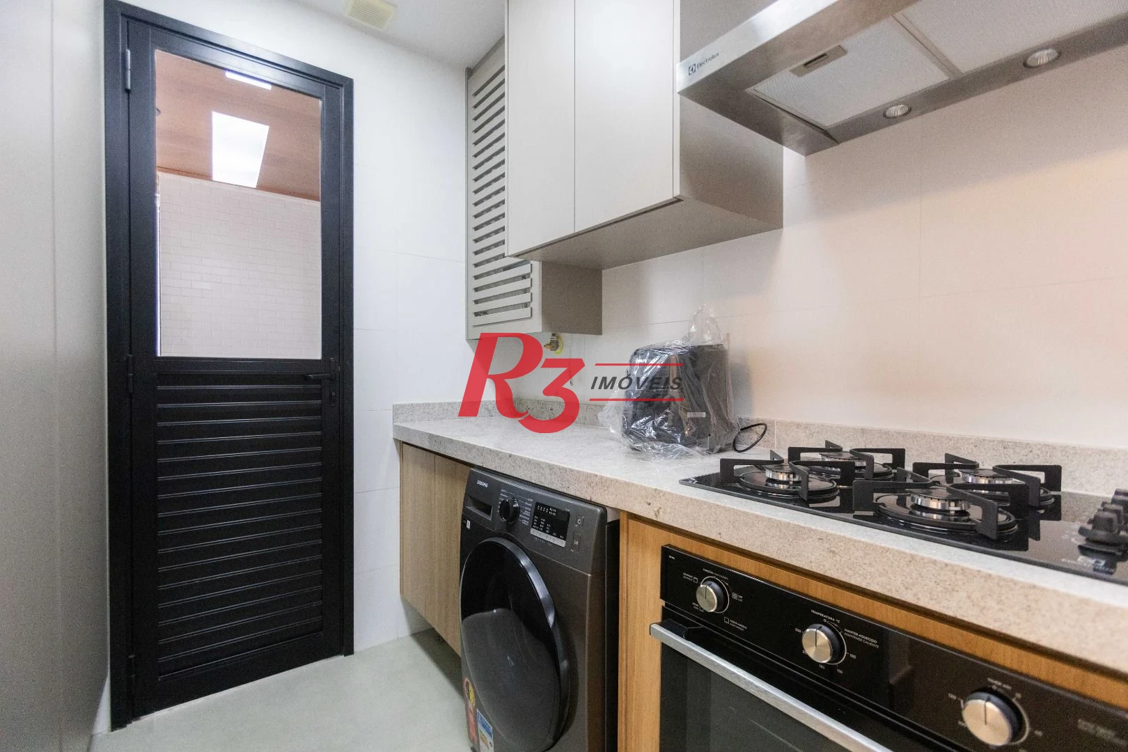 Apartamento com 1 suíte para alugar, 54 m² por R$ 6.100/mês - Boqueirão - Santos/SP