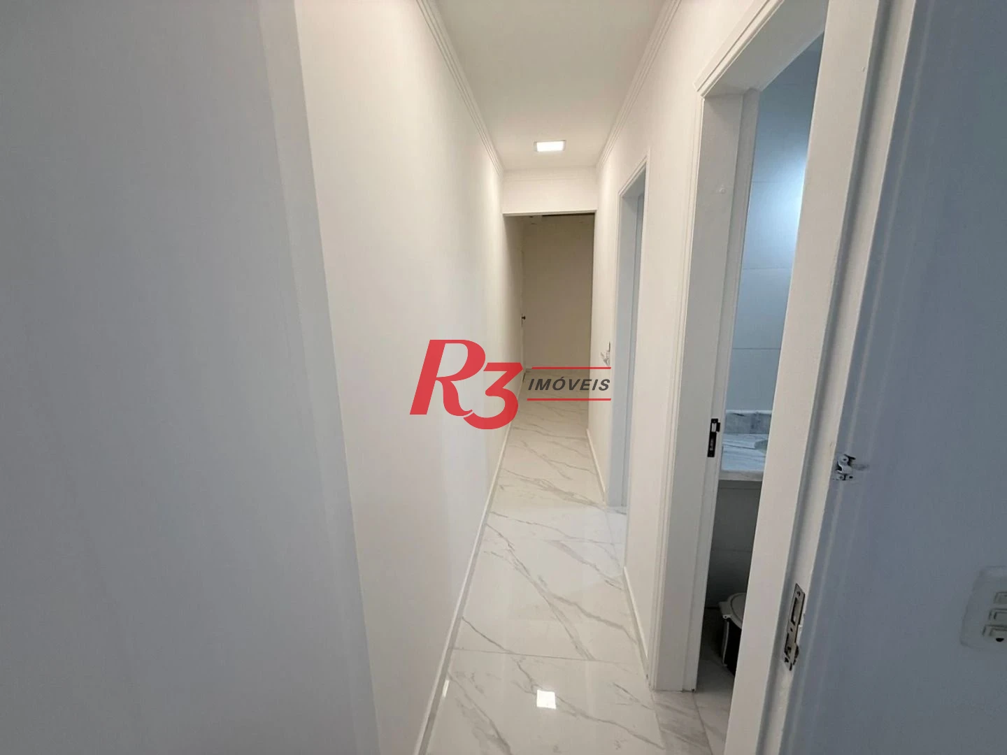 Apartamento com 2 dormitórios à venda, 50 m² por R$ 350.000,00 - Centro - São Vicente/SP