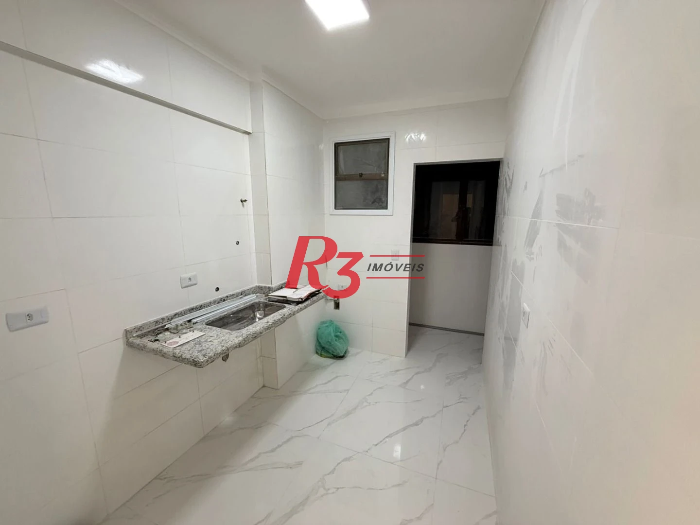 Apartamento com 2 dormitórios à venda, 50 m² por R$ 350.000,00 - Centro - São Vicente/SP