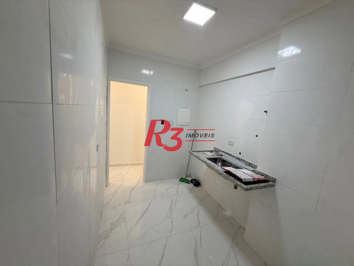 Apartamento com 2 dormitórios à venda, 50 m² por R$ 350.000,00 - Centro - São Vicente/SP