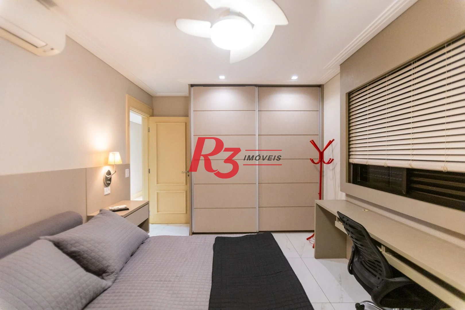 Apartamento com 4 dormitórios à venda, 210 m² por R$ 2.380.000,00 - Embaré - Santos/SP