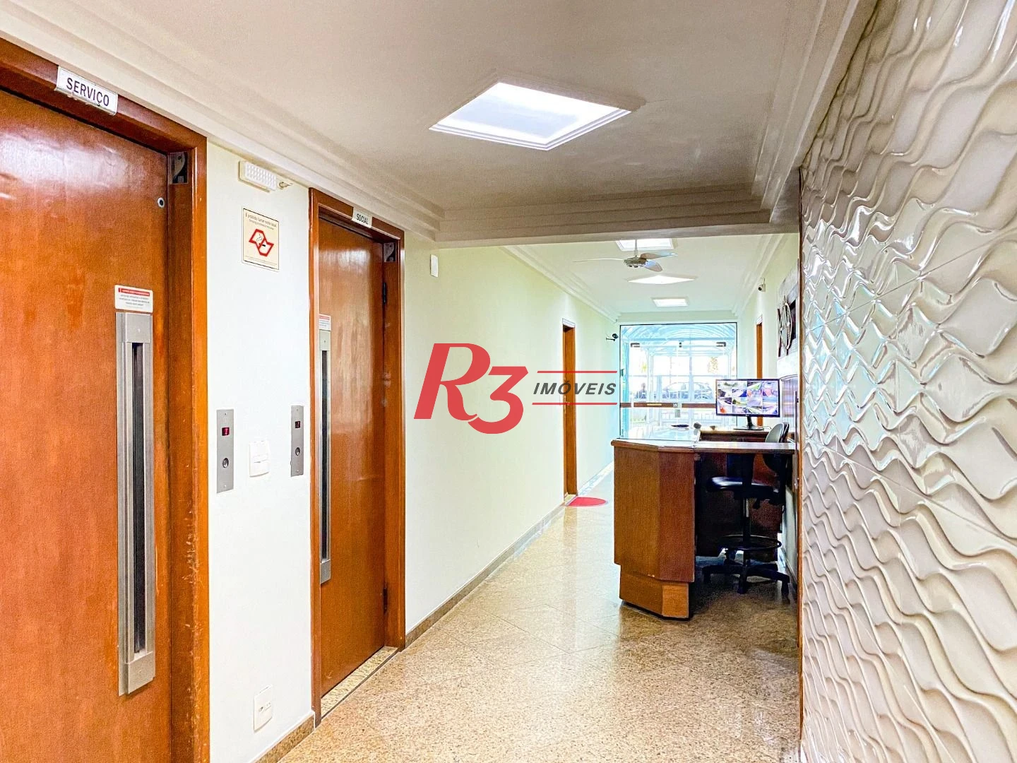 Apartamento com 2 dormitórios à venda, 78 m² por R$ 557.000,00 - Embaré - Santos/SP