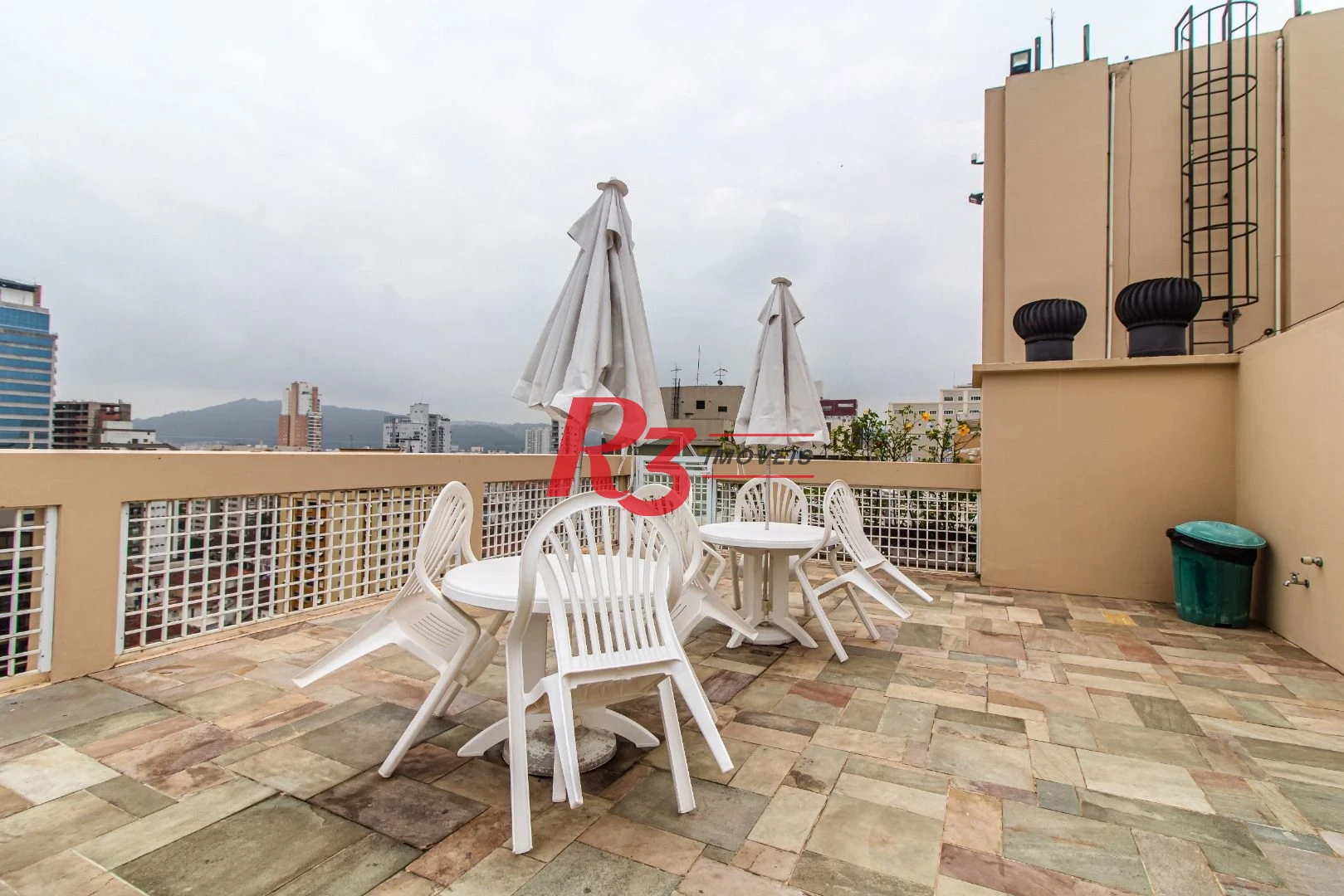 Apartamento com 2 dormitórios à venda, 70 m² por R$ 730.000,00 - Gonzaga - Santos/SP