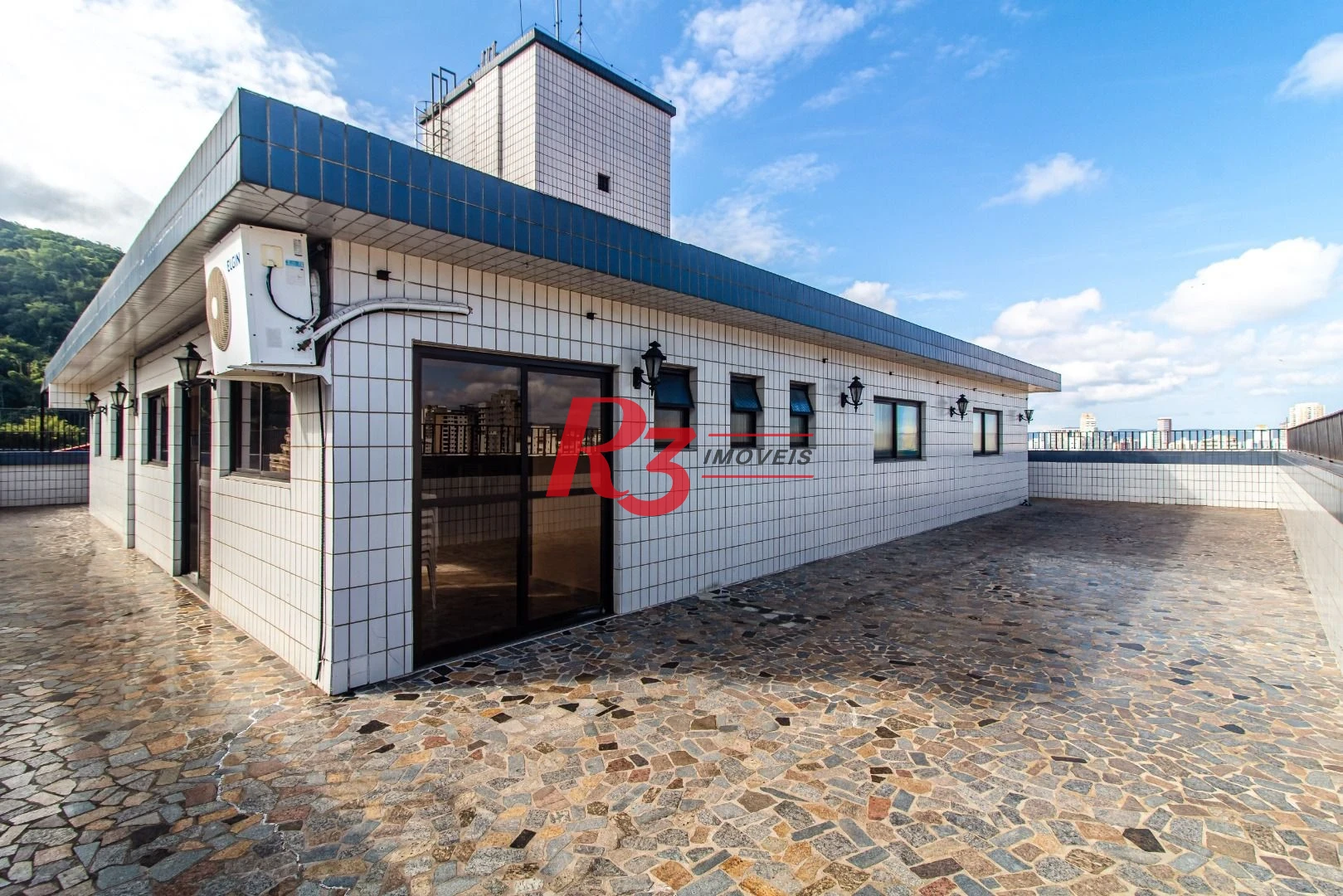 Apartamento com 2 dormitórios à venda, 104 m² por R$ 692.000,00 - Marapé - Santos/SP