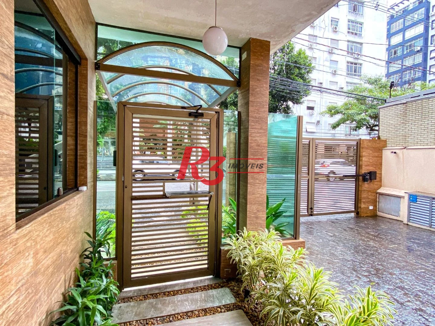 Apartamento com 2 dormitórios à venda, 90 m² por R$ 780.000,00 - Gonzaga - Santos/SP