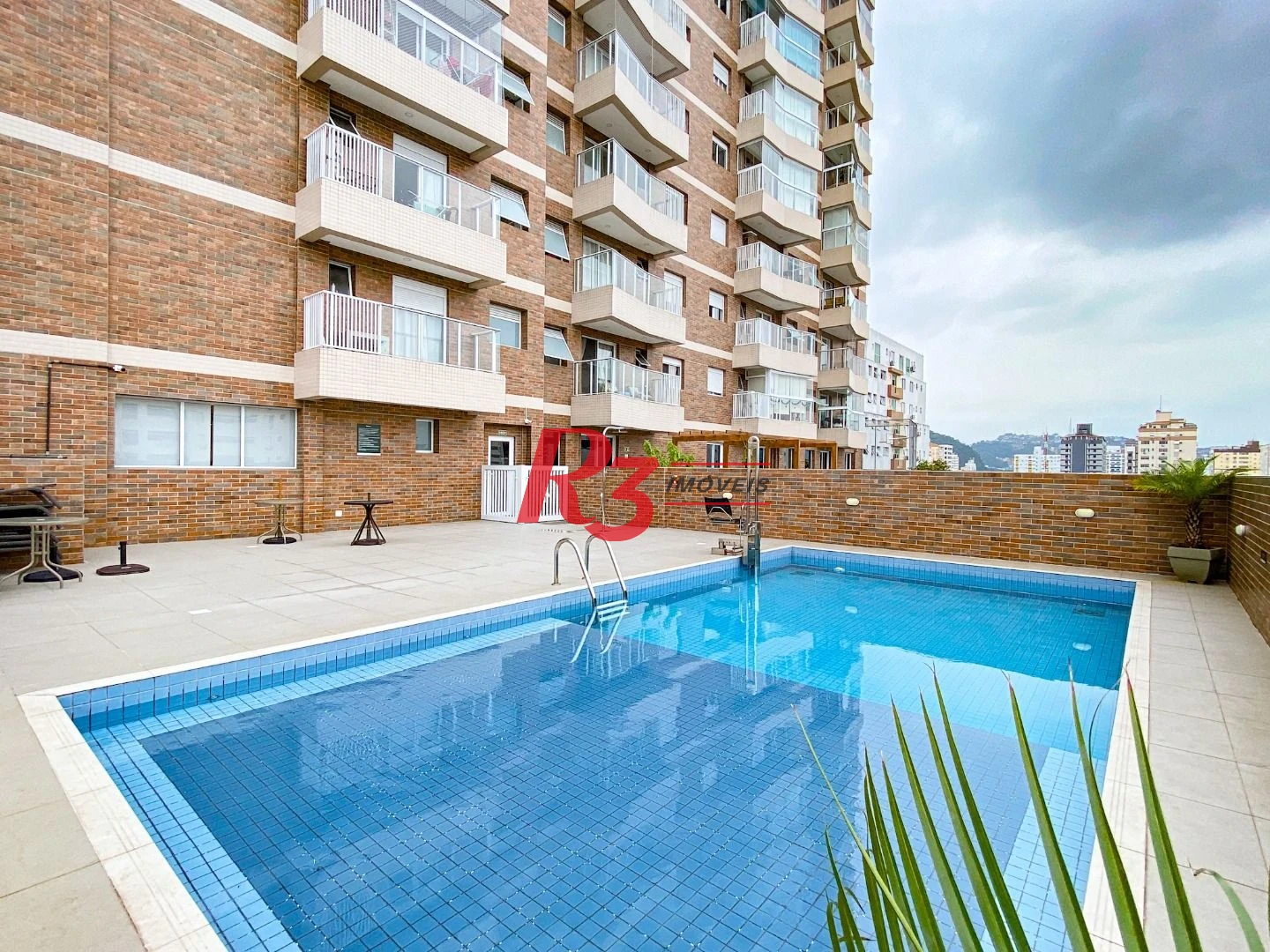 Apartamento com 2 dormitórios à venda, 66 m² por R$ 910.000,00 - Campo Grande - Santos/SP