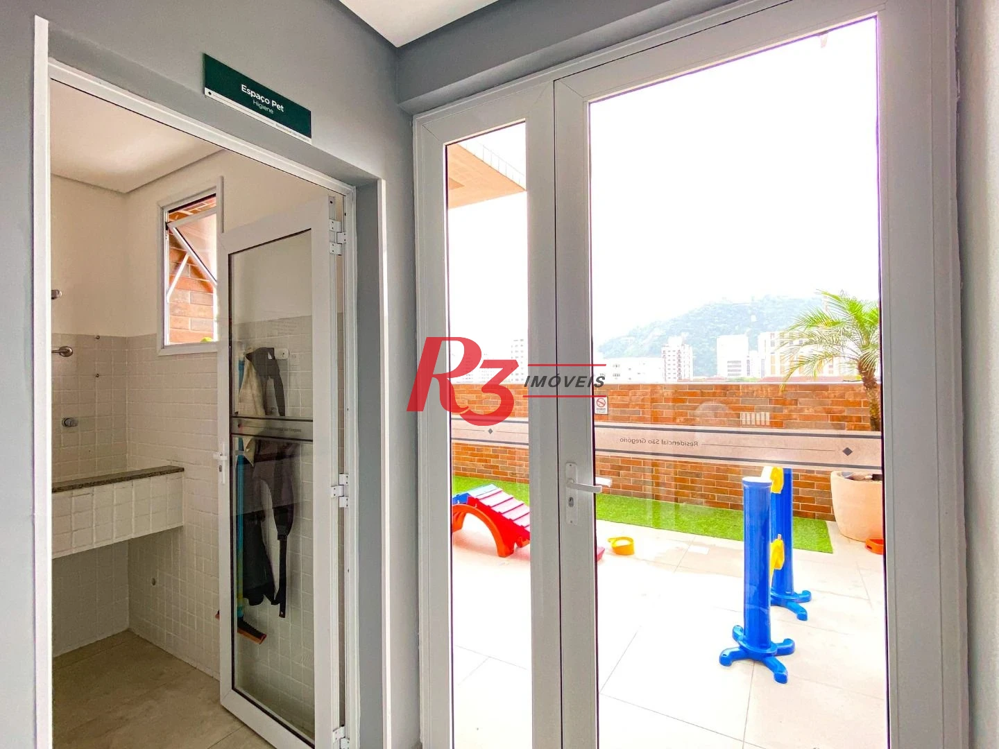 Apartamento com 2 dormitórios à venda, 66 m² por R$ 910.000,00 - Campo Grande - Santos/SP