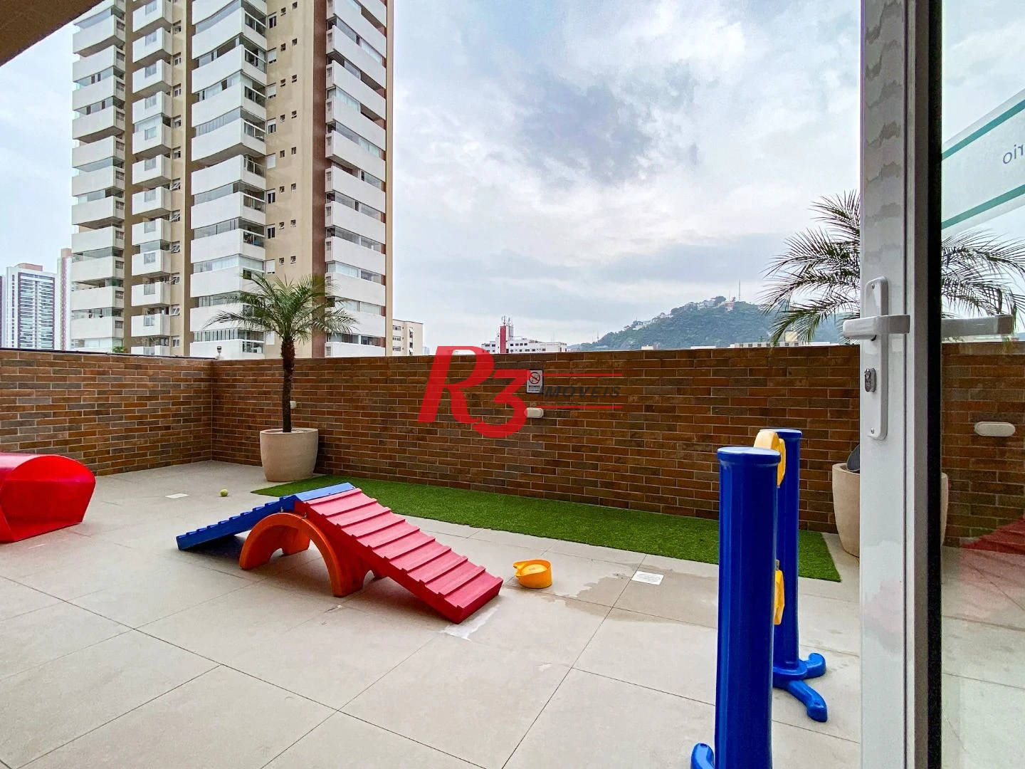 Apartamento com 2 dormitórios à venda, 66 m² por R$ 910.000,00 - Campo Grande - Santos/SP