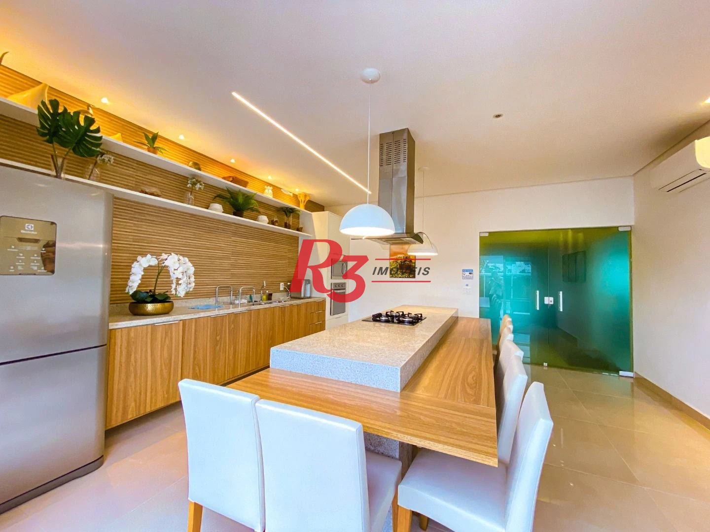 Apartamento com 2 dormitórios para alugar, 74 m² por R$ 7.000,00/mês - Gonzaga - Santos/SP