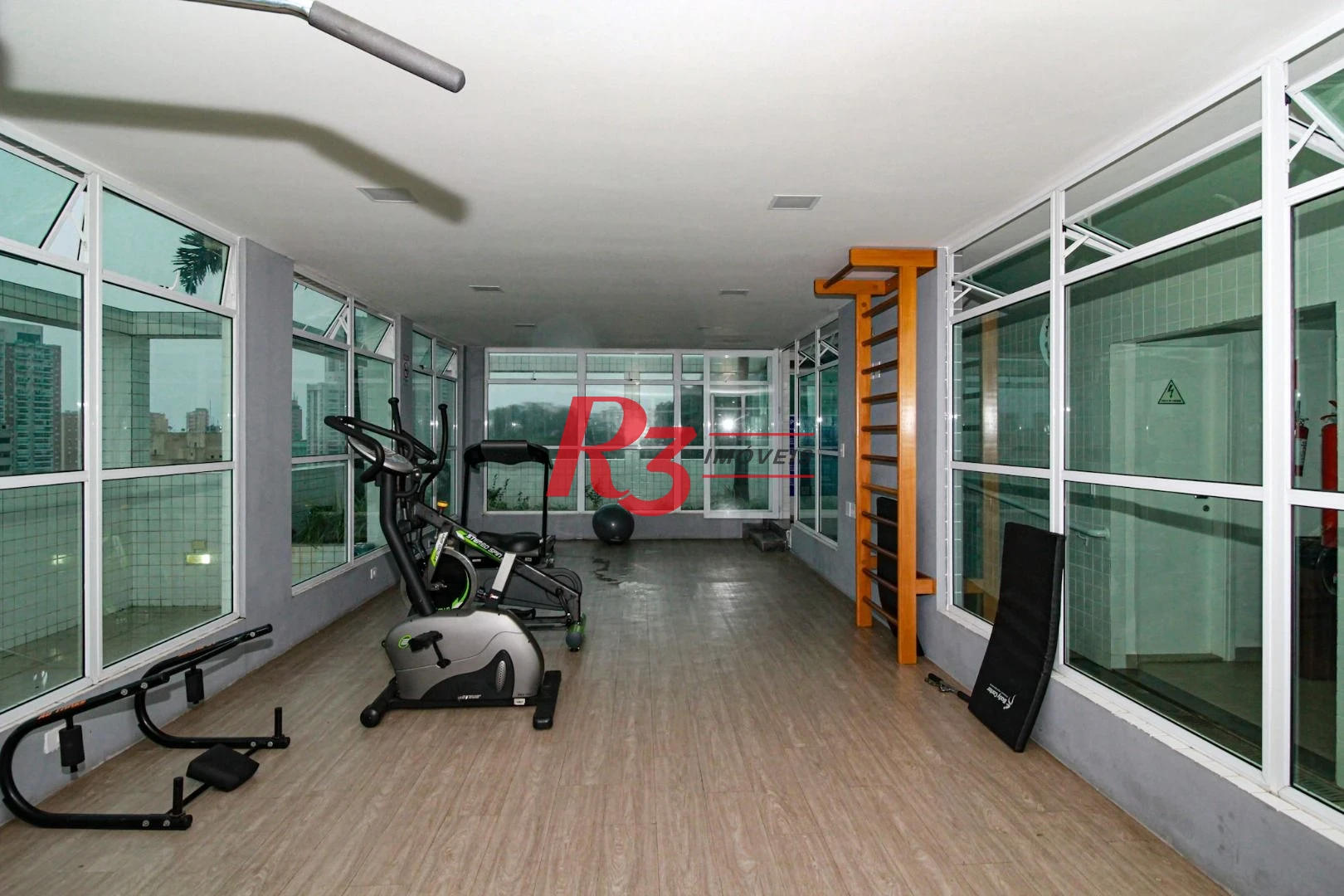 Apartamento com 2 dormitórios à venda, 68 m² por R$ 670.000,00 - Marapé - Santos/SP