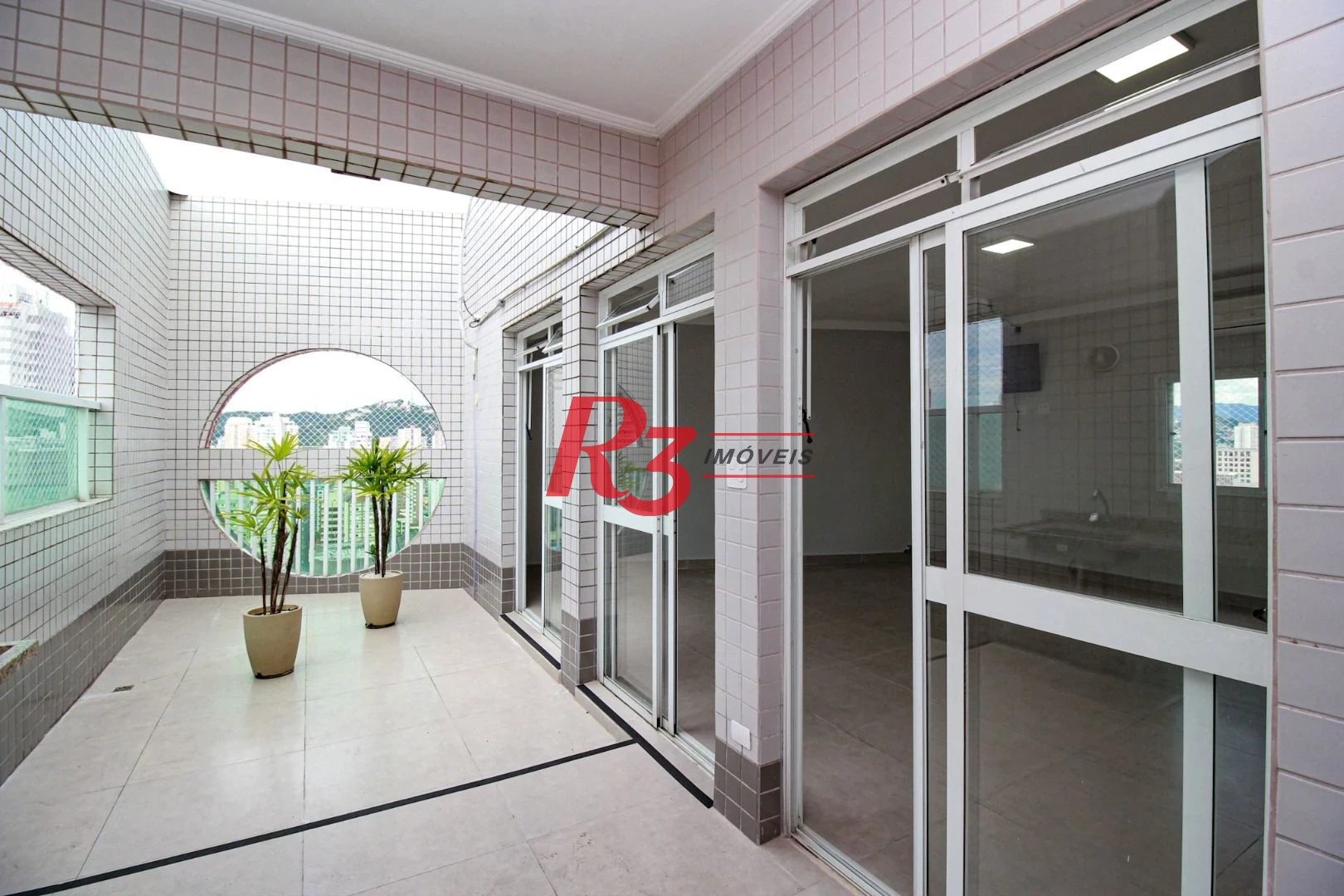 Apartamento com 3 dormitórios à venda, 105 m² por R$ 999.900,00 - Gonzaga - Santos/SP