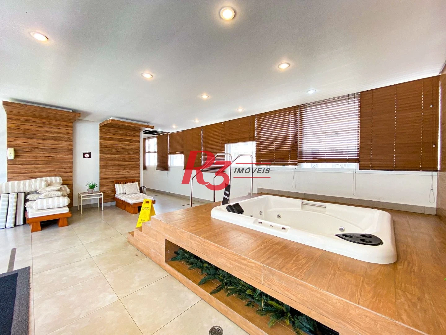 Apartamento com 1 dormitório para alugar, 54 m² por R$ 5.500,02/mês - Pompéia - Santos/SP