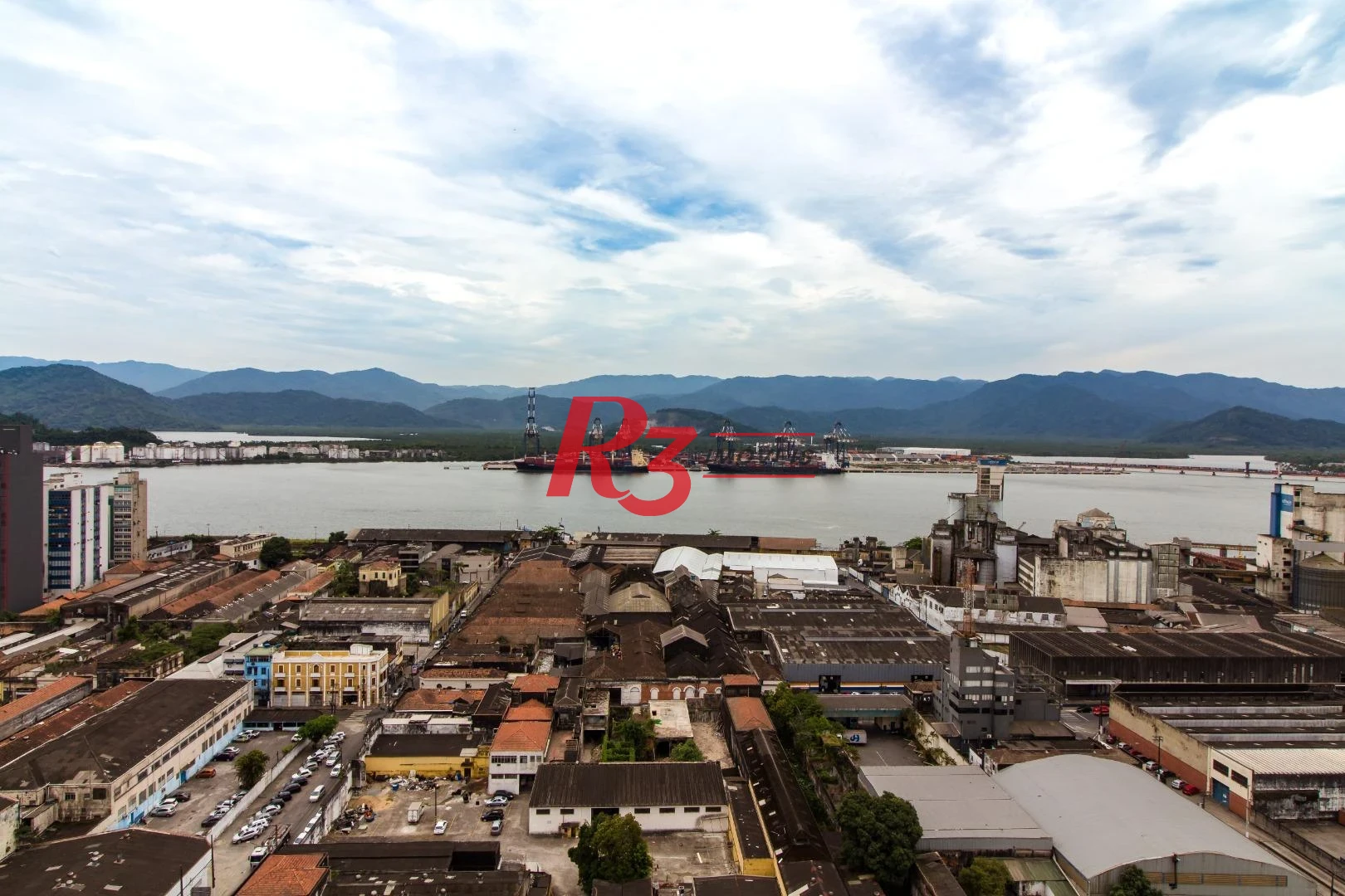 Sala, 97 m² - venda por R$ 1.200.000,00 ou aluguel por R$ 8.500,00/mês - Centro - Santos/SP