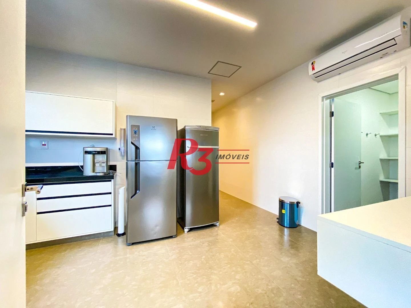 Apartamento com 1 suíte para alugar, 54 m² por R$ 6.100/mês - Boqueirão - Santos/SP