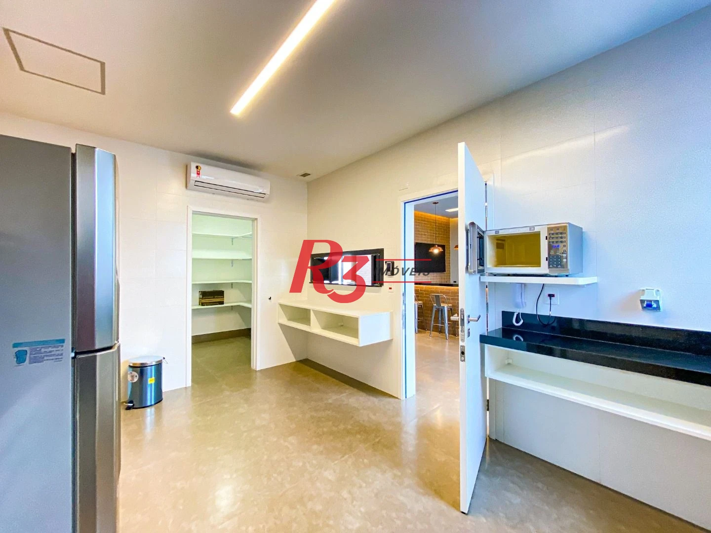 Apartamento com 1 suíte para alugar, 54 m² por R$ 6.100/mês - Boqueirão - Santos/SP