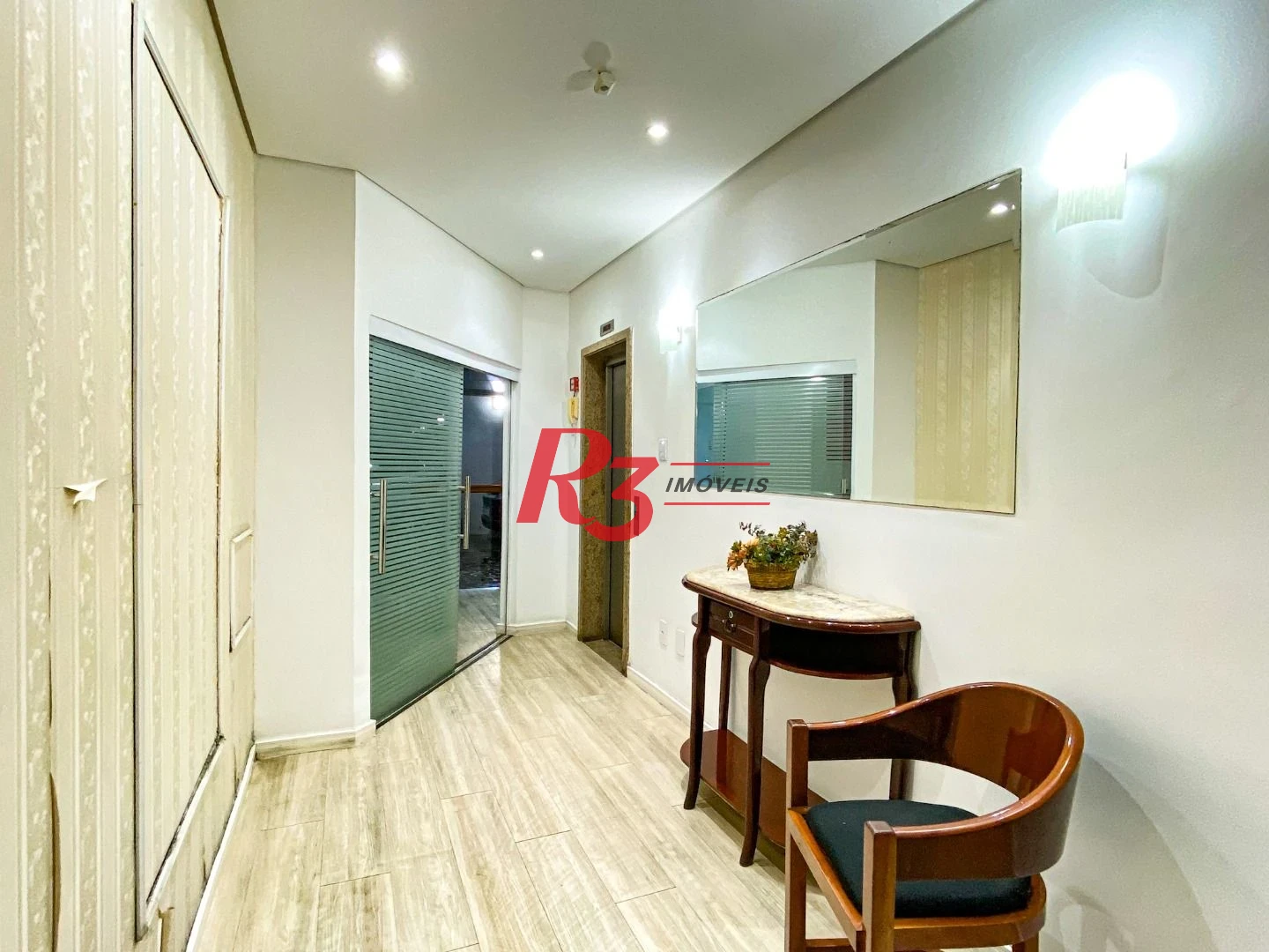 Apartamento com 2 dormitórios à venda, 98 m² por R$ 555.000,00 - Gonzaga - Santos/SP
