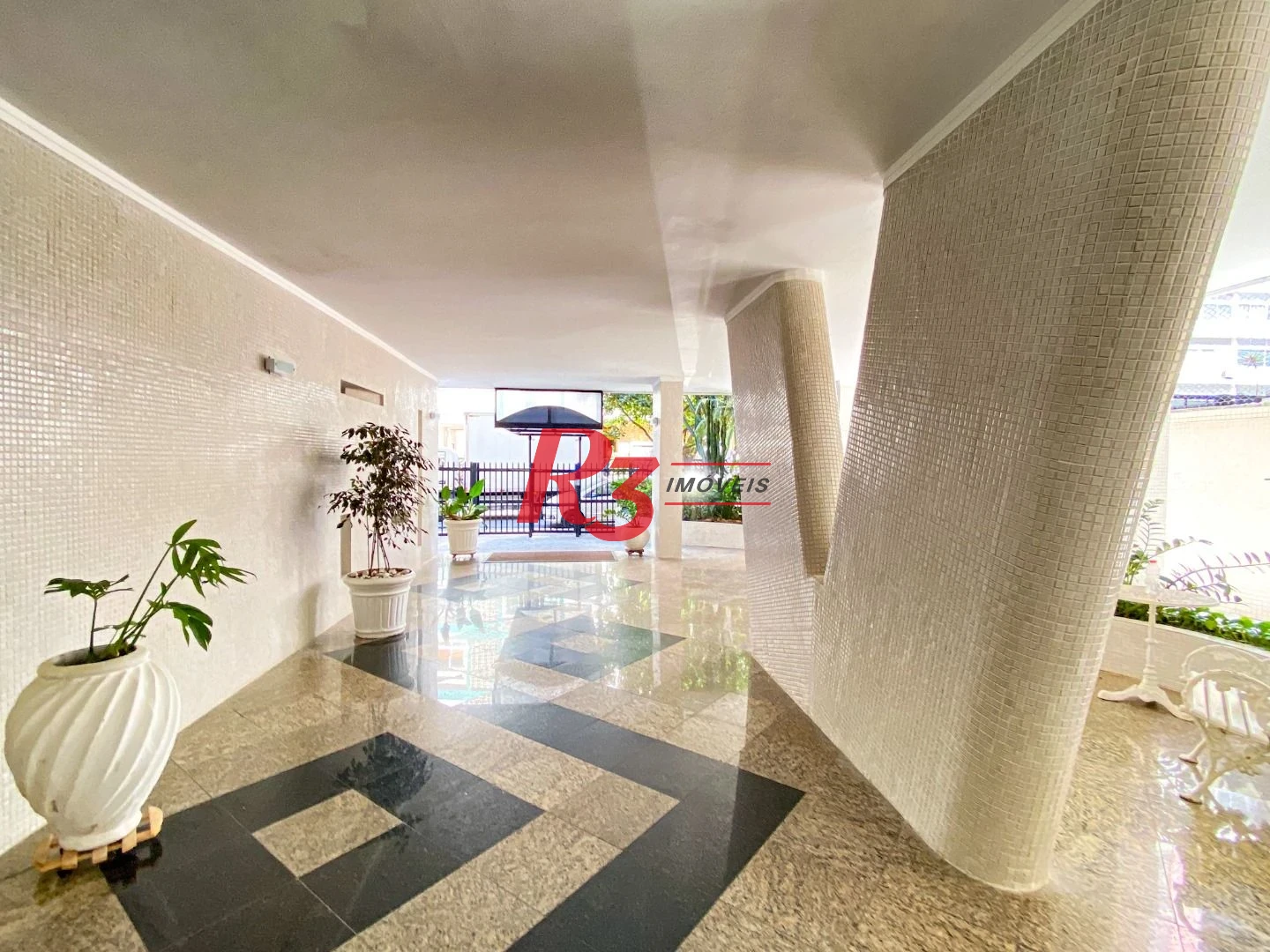 Apartamento 2 dormitórios, 2 suítes no bairro Boqueirão, Santos-SP.