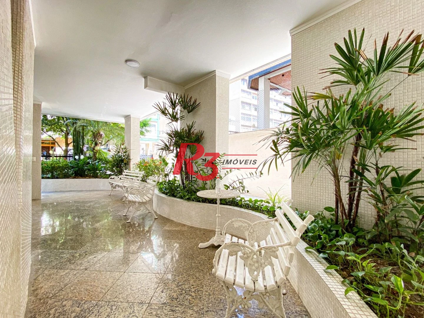 Apartamento 2 dormitórios, 2 suítes no bairro Boqueirão, Santos-SP.